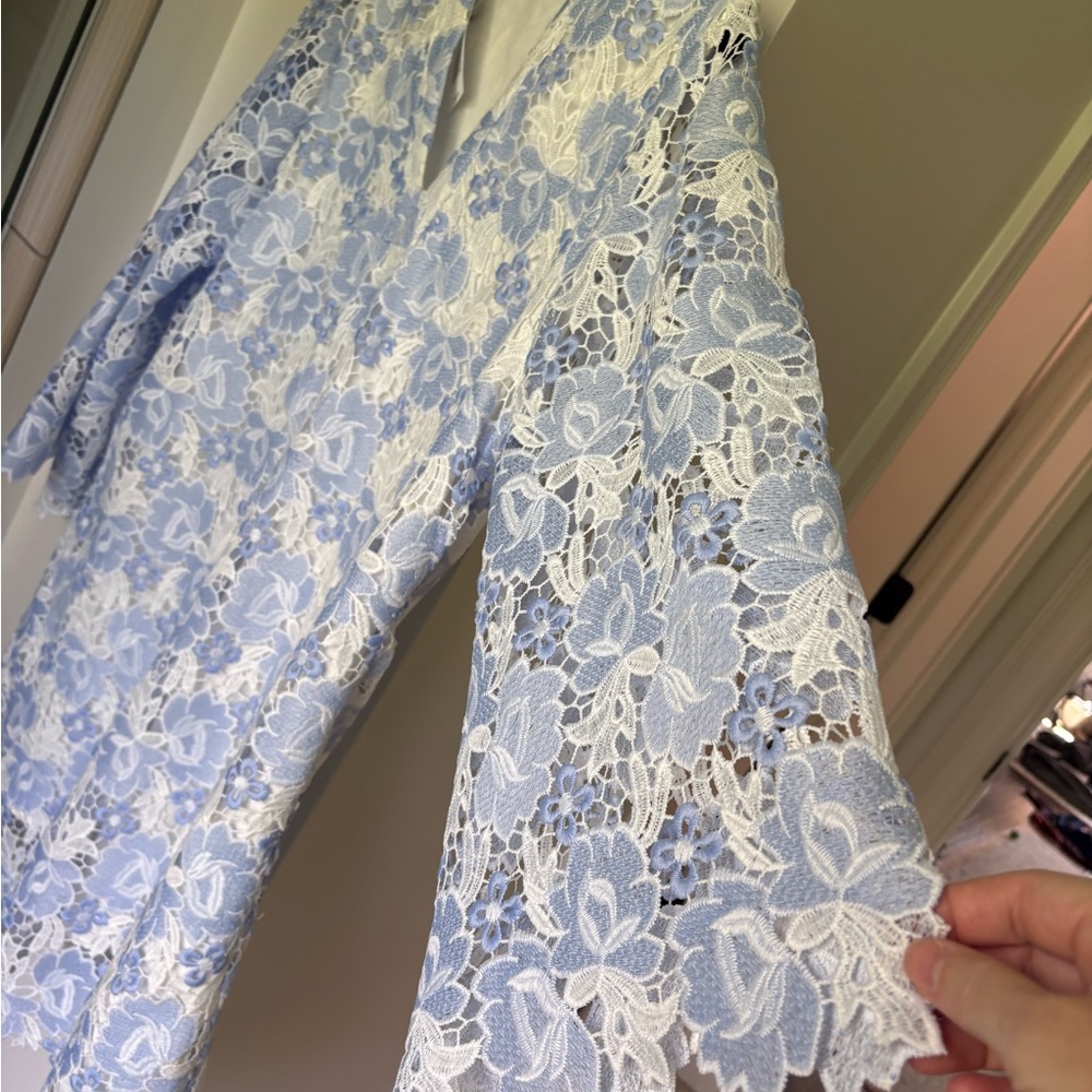 Lace V-Neck Shift Dress in Pale Blue and Cream - Picture 3 of 4